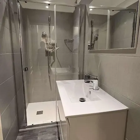 2 Pieces Climatise, Proche Mer, Centre-ville Et Plages - Calme Et Confort Assure - Fr-1-650-20 Apartment *